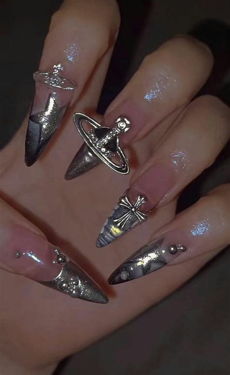 𝓒𝓮𝓵𝓮𝓼𝓽𝓮 on Twitter Silver nails Nail designs Acrylic nails