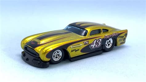 Машинка Базовая Hot Wheels Aston Martin DB4GT High Speed Edition Zamac Super Treasure Hunt STH