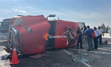 Arman Rapiña De Llantas Tras Volcadura De Tráiler En El Trébol