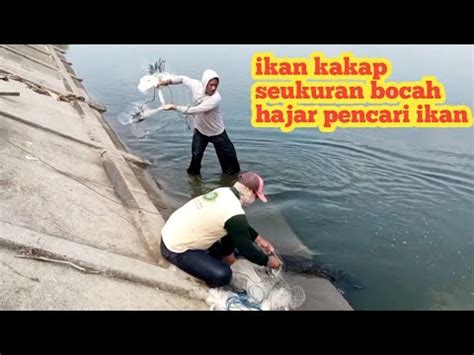 Menjemput Rejeki Di Bulan Ramadhan Jala Ikan Rame Rame Di Pintu Air