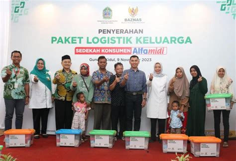 Baznas Salurkan Beasiswa Dan Paket Logistik Keluarga Di Yogyakarta