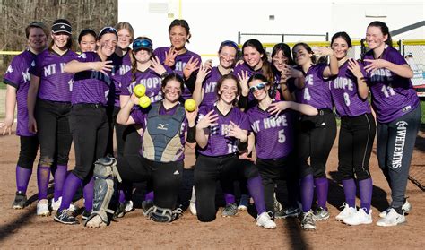 Huskies Softball Team Crushing Their Opponents To A 5 0 Record