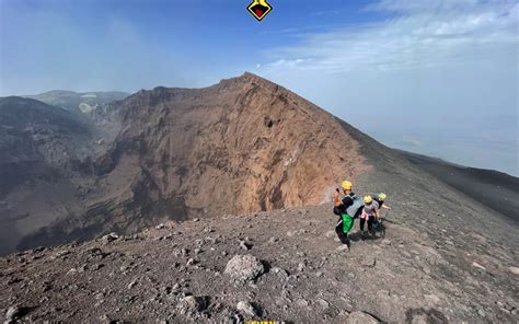 Escursione Ai Crateri Sommitali Dell Etna Fino A M Da Nord