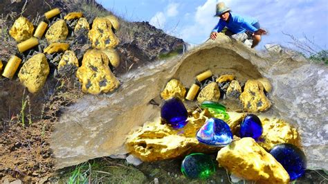 Big Luck Digging Gold Nugget Chunks In A Pile Of Rocks Youtube