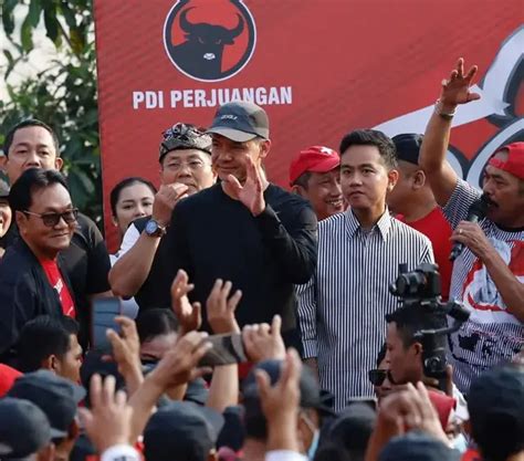 Respons Santai Ganjar Usai Elektabilitasnya Salip Prabowo