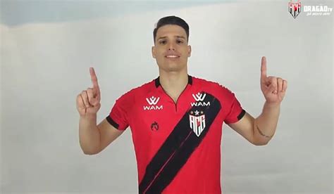 Atlético Go Oficializa Atacante Com Passagem Pelo Vitória