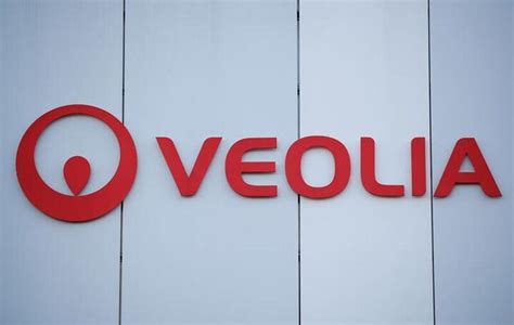 veolia strikes  million deal  flint water crisis victims reuters