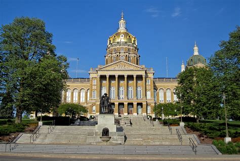 Iowa Capitol Building | TravelBox - Global Trip Activity Planner