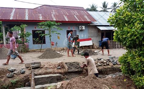 Gotong Royong Di Rumah Lillian Metcalfe