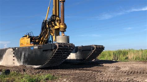 Metric Ton Amphibious Excavator Wetland Equipment