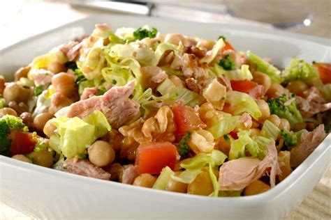 Como Preparar Salada de Grão de Bico e Atum