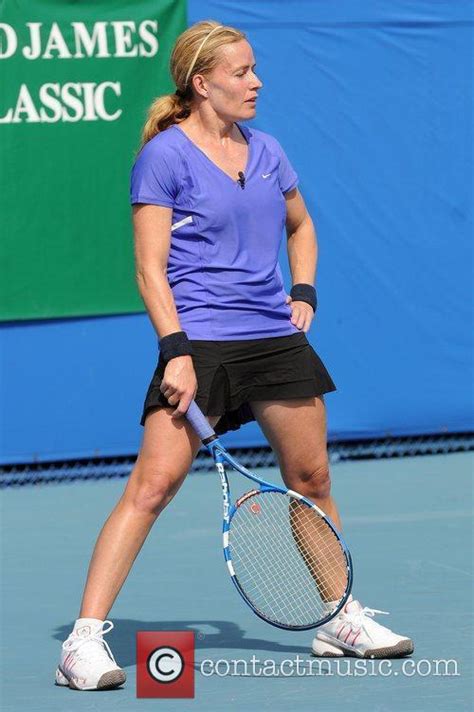 Elisabeth Shue - The Chris Evert/Raymond James Pro-Celebrity Tennis ...