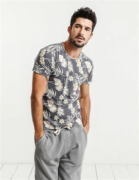 Men's Summer T-Shirt With Floral Brand | Mens summer t shirts, Shirts ...