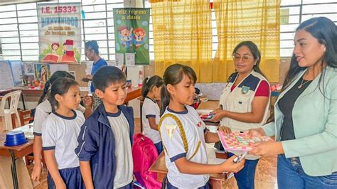 Regidoras entregan Kits de útiles a estudiantes de la I E 166 y N