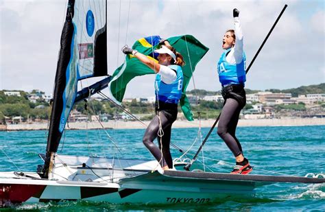 Martine Grael e Kahena Kunze trazem ouro para o Brasil na vela Olímpica