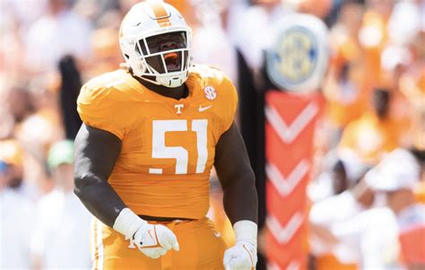 Watch: Elijah Simmons explains what it's like to play for Vols DL coach ...