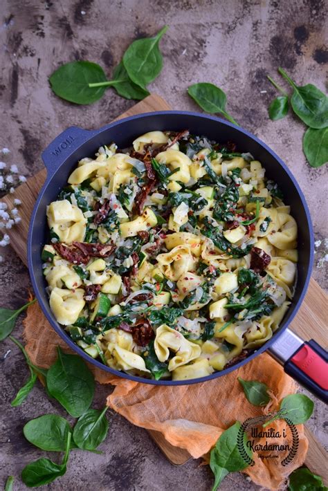 Tortelloni z patelni ze szpinakiem i suszonymi pomidorami Kulinarny Świat