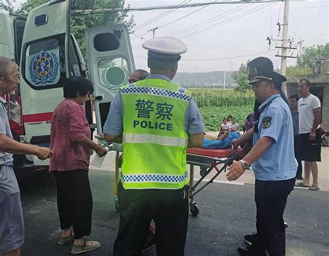 宝鸡市交通运输综合执法人员路遇车祸伸援手 中国文明网宝鸡