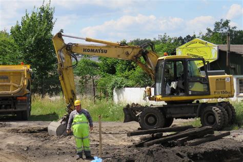 Duże utrudnienia dla kierowców Trwa budowa ronda przy ul Zjednoczenia