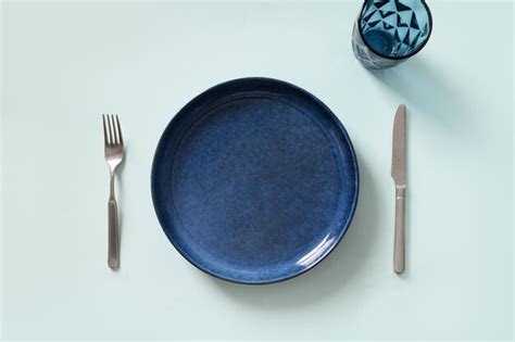 Premium Photo | Empty blue plate on blue kitchen background