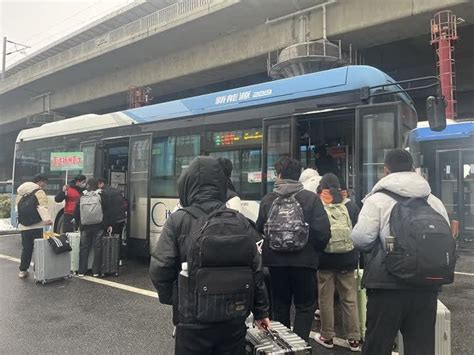 高铁东站直达校园！扬州市公交集团开通大学生返校定制专线北京时间