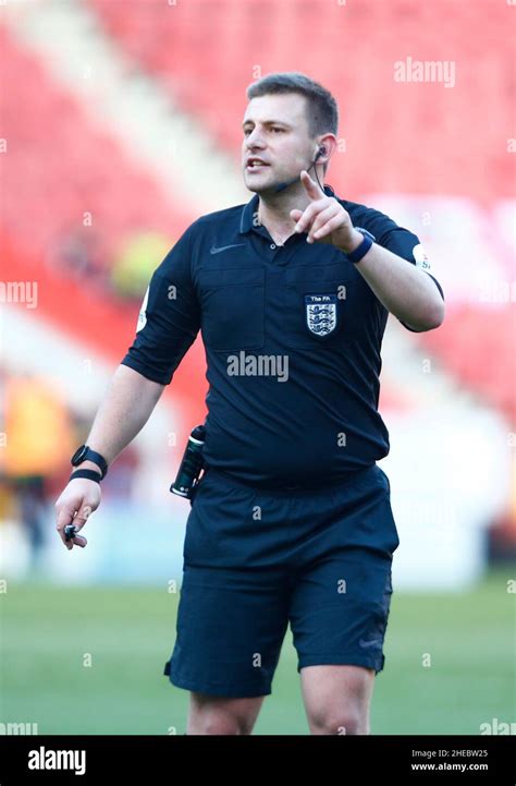 Joshua smith referee hi-res stock photography and images - Alamy