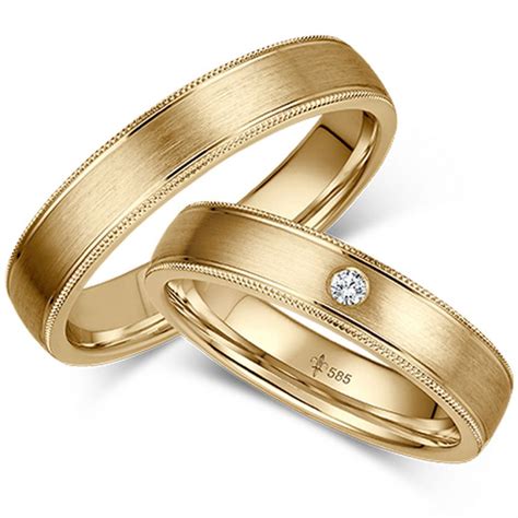 Eheringe Mit Millgriff Aus Gelbgold Und Einem Brillanten Ringladen De