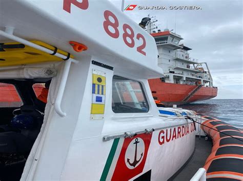 Imperia Malore A Bordo La Guardia Costiera Soccorre Il Comandante Di