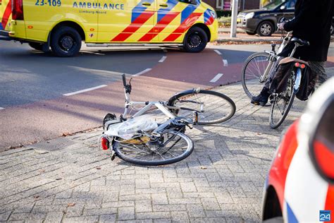 Fietser Gewond Na Aanrijding Op Rotonde In Weert Oozo Nl