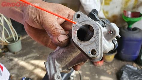 Bersihkan Throttle Body Lebih Aman Pakai Bensin Atau Cairan Carburator