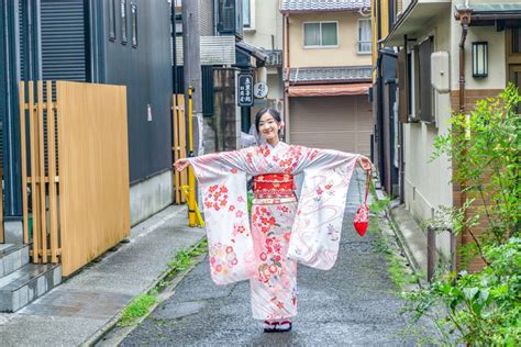 Vestimenta Japonesa el traje típico de Japon Kimono y sus tipos