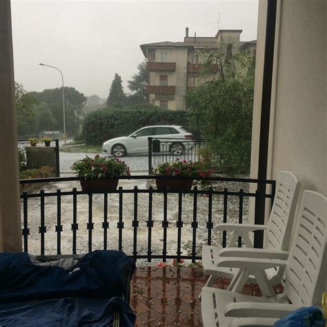 Il Maltempo Flagella L Italia Nubifragi In Versilia Firenze