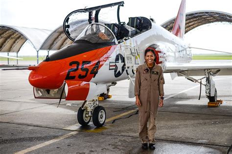 Meet Madeline Swegle The First Black Female Fighter Pilot In The Us