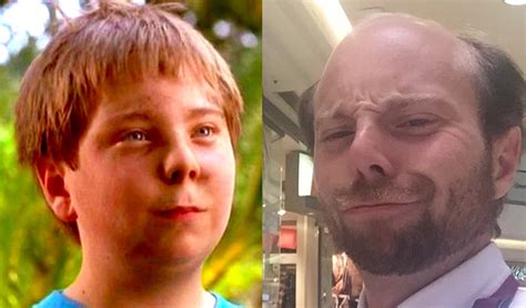 Beans From 'Even Stevens' Now Works As Santa's Helper In Mall