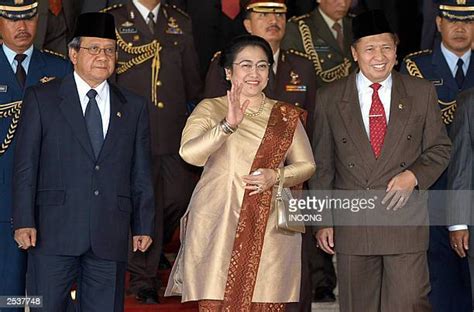 68 President Megawati And Vice President Hamzah Haz Stock Photos, High-Res Pictures, and Images ...