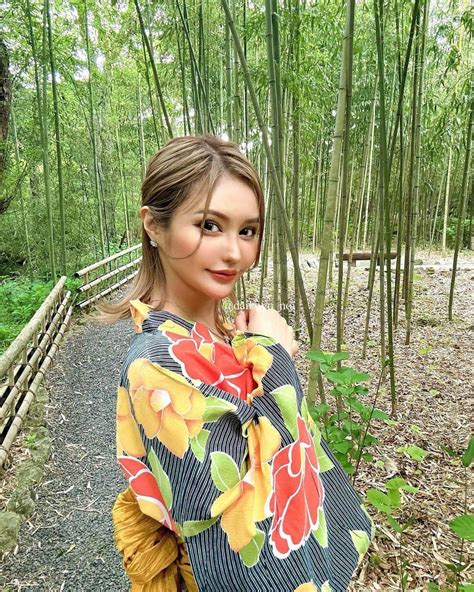 美女美容事情さんのインスタグラム写真 美女美容事情instagram「《竹林と浴衣美女 ︎💛👘🎋》 ⁠ リポストを使って素敵な美女の