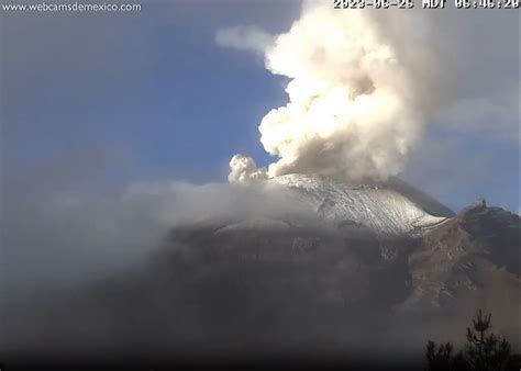 El volcán Popocatépetl emite 14 exhalaciones 160 minutos de tremor de