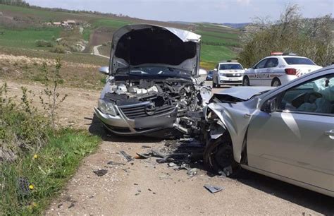 FOTO Accident GRAV la Frata în Cluj Femeie scoasă dintr o mașină de