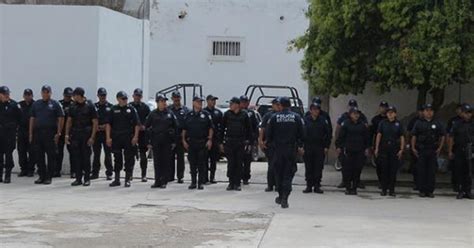 Equipan Y Uniforman A Polic As Municipales