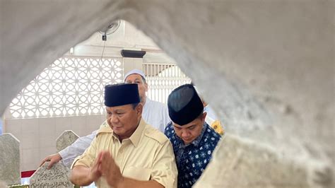 Foto Prabowo Subianto Minta Didoakan Habib Ali Kwitang Untuk Tugasnya