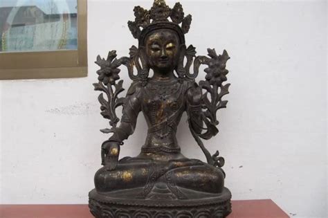 17 Tíbet antiguo bronce cobre Gild TaRa Blanca Avalokitesvara kwan yin