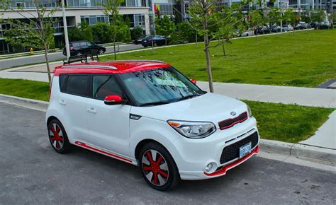 Awesome Pics Of A Polar White / Inferno Red Kia Soul Two Tone SE ...