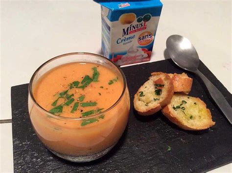 Recette de Velouté de tomates et ses croutons persillés par choupette two