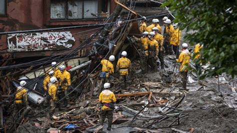 1500 Rescuers Wade Through Mud To Find Survivors In Wake Of