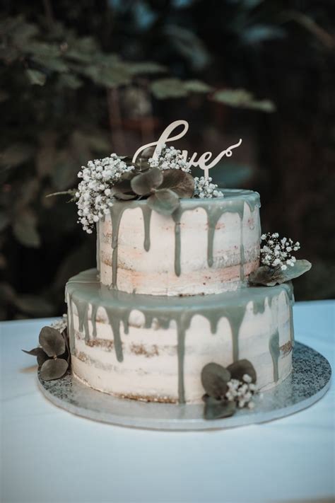 Naked Cake Mit Eucalyptus Torte Hochzeit Hochzeitskuchen Hochzeitstorte