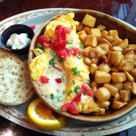 Another Broken Egg Cafe Breakfast Spot In Burbank