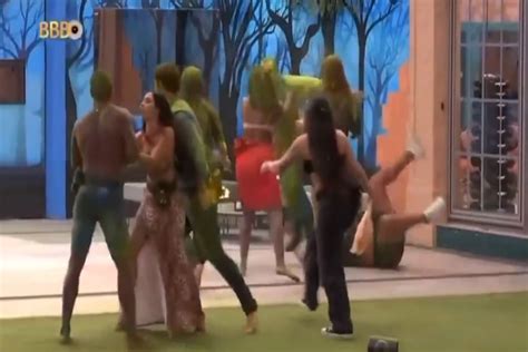 V Deo Confus O No Bbb Quase Acaba Em Trag Dia Lucas Cai No Ch O E