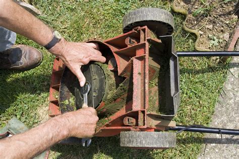 Rasenmäher selbst reparieren Anleitung Tipps