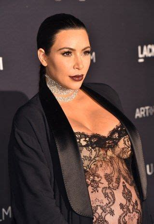 Kim Kardashian D Voile Tout En Robe Transparente Sur Le Tapis Rouge