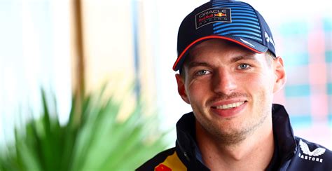 Verstappen Dá Uma Lição Em Um Torcedor Mal Educado Eu Levantei Meu